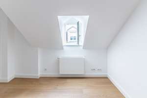 NEW *Paul & Partner* STILVOLLE ALTBAUWOHNUNG MIT CHARME UND MODERNER EINBAUKÜCHE ! – Die vollständige Adresse der Immobilie erhältst du vom Anbieter., 65183 Mitte, Wiesbaden – Vorschaubild 2