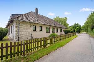 Frei stehender Bungalow auf großem Eckgrundstück bietet vielfältige Nutzungsmöglichkeiten – Die vollständige Adresse der Immobilie erhältst du vom Anbieter., 52076 Oberforstbach, Aachen – Vorschaubild 2