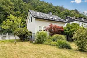 Weißes Charakterhaus von 1899 am grünen Volmehang – Die vollständige Adresse der Immobilie erhältst du vom Anbieter., 58579 Schalksmühle – Vorschaubild 3