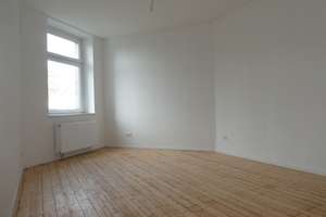 +++ sanierte Erdgeschosswohnung +++ perfekt als 4er-WG geeignet +++ ruhige Seitenstraße +++