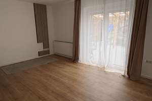 Wohnen am Fuße der Achalm mit Garage und Garten