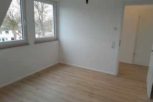 Kernsanierte 2-Zimmer-DG-Wohnung mit neuer Einbauküche u. Fußbodenheizung in Köln Junkersdorf – Köln – Vorschaubild 6