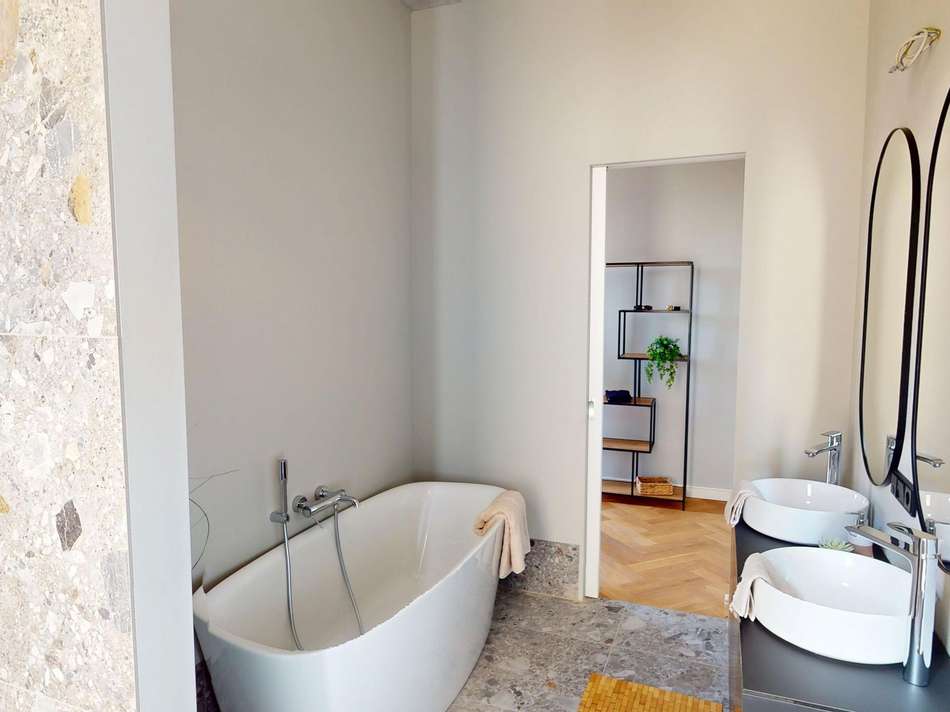 BADEZIMMER 1.jpg