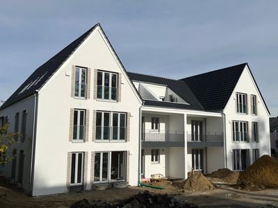 Hochwertige 2-Zi.-Whg. mit EBK in zentraler und grüner Lage