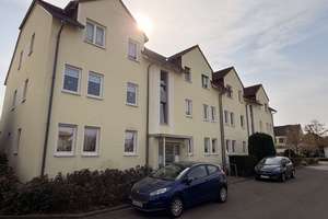 Charmante Dreizimmerwohnung mit Balkon und Stellplatz in ruhiger Lage – Verdistraße 3, 4319 Engelsdorf, Leipzig – Vorschaubild 1
