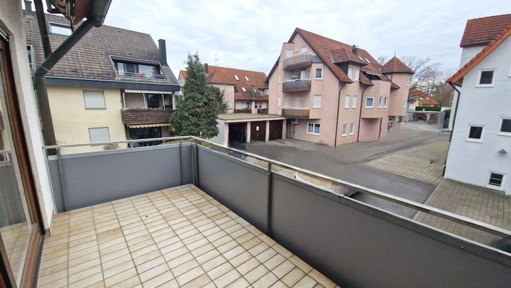 Immobilie in Hildrizhausen - 1814 – Gepflegte 2-Zimmer-Wohnung mit Balkon & drei Tiefgaragen in Hildrizhausen! - Bild 1