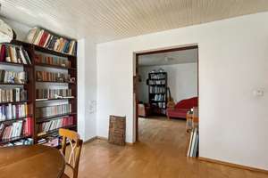 Renovierungsbedürftiges Einfamilienhaus auf sonnigem Südwestgrundstück in ruhiger Lage – Die vollständige Adresse der Immobilie erhältst du vom Anbieter., 81825 Gartenstadt Trudering, München – Vorschaubild 3