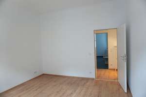 SCHÖNE SANIERTE ALTBAUWOHNUNG MIT EINBAUKÜCHE IM HERZEN VON DÜSSELDORF ELLER – 40229 Eller, Düsseldorf – Vorschaubild 6
