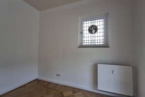 Repräsentative Altbaueleganz in Klingenberg.
5 Zimmer Mietwohnung! – Die vollständige Adresse der Immobilie erhältst du vom Anbieter., 63911 Klingenberg am Main – Vorschaubild 15