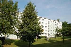 Wohnen im Grünen: Helle 2-Raum Wohnung mit Balkon – Ernst-Enge-Str. 58, 9127 Chemnitz – Vorschaubild 1