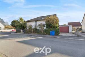 Solide Doppelhaushälfte mit Gartenidyll und Doppelgarage