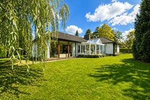 Ihr Projekt im Grünen: Lichtdurchfluteter Bungalow mit 940 m² Gartenidylle und Raum zur Entfaltung – Die vollständige Adresse der Immobilie erhältst du vom Anbieter., 22949 Ammersbek – Vorschaubild 2