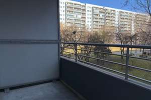 Schöne Familien-Wohnung mit viel Platz - mit Aufzug, Balkon und Wannenbad! – Ahrenshooper Straße 12, 13051 Neu-Hohenschönhausen, Berlin – Vorschaubild 2
