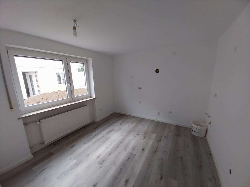 Immobilie in Regensburg - Rohdiamant in Bestlage - Charmante Doppelhaushälfte mit Landleben-Flair mitten in der Stadt! - Bild 1