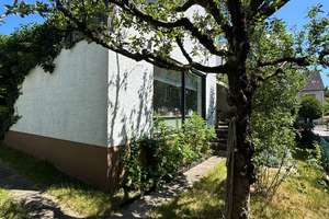 Charmantes Einfamilienhaus mit Garten, Terrasse & Balkon in Frankfurt, Nieder-Erlenbach – 60437 Nieder-Erlenbach, Frankfurt am Main – Vorschaubild 3