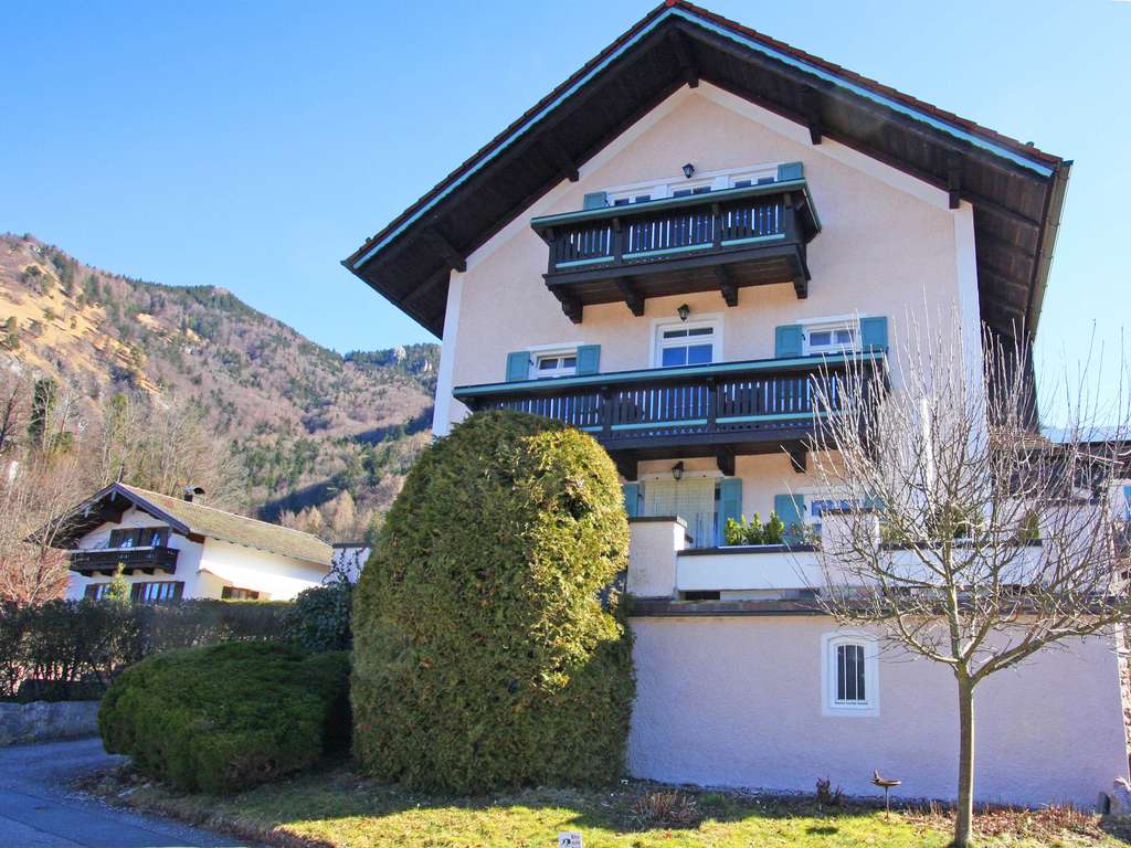 Immobilie in Marquartstein - Ansprechende Jugendstilwohnung in sonnenverwöhnter Aussichtslage - Bild 0