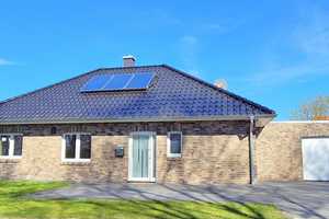 Zentrum! Junger Bungalow, KfW 55 Energie mit Garage, Kaminofen, EBK. Kleines Grundstück… – Leer (Kreis) – Vorschaubild 1