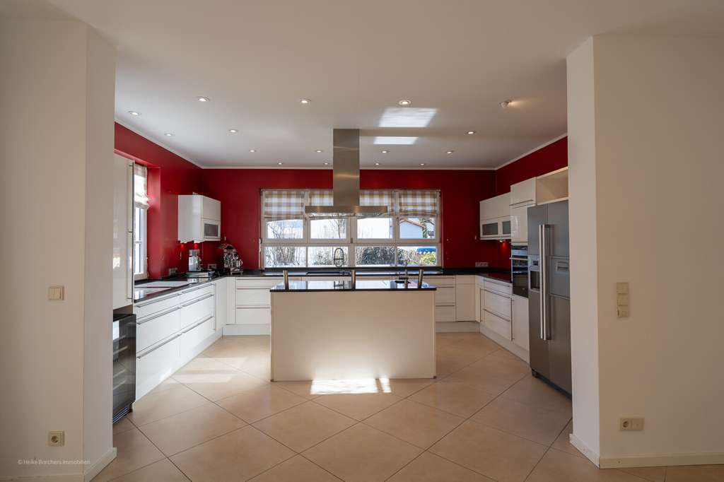 Immobilie in Unterhaching - ***Heike Borchers Immobilien***Exklusives Familiendomizil mit Traumgarten, Wellnessoase & Kamin*** - Bild 3