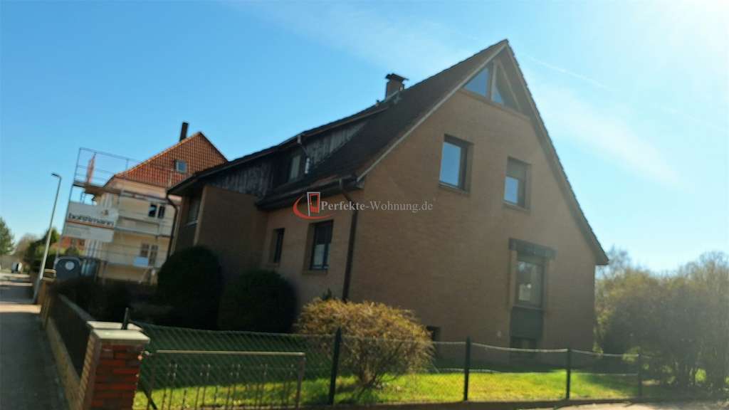 Immobilie in Ronnenberg - Wohnhaus mit Halle auf über 1.000 m² Eigentumsgrundstück - Bild 1