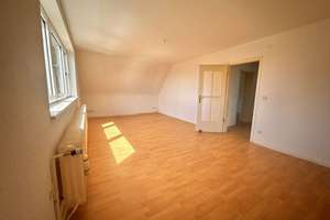 Charmante 2-Zimmer-Dachgeschosswohnung mit Weitblick ins Grüne
