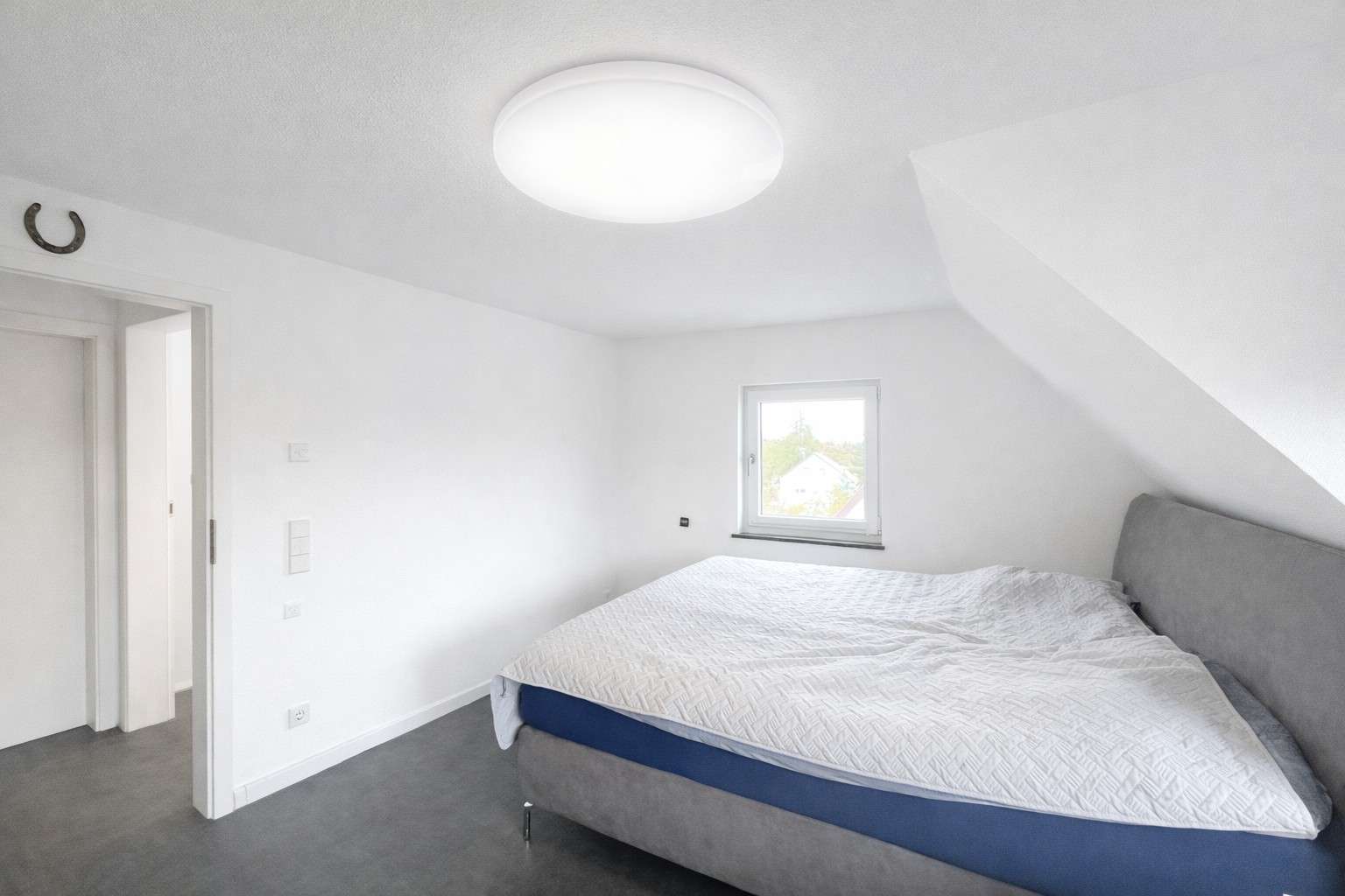 Immobilie in Hülben - Exklusiv kernsaniert: Hochwertiges Einfamilienhaus mit modernster Technik und außergewöhnlicher Wohn - Bild 15