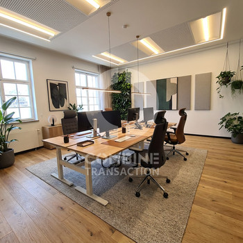 Zentral gelegene Büroflächen in denkmalgeschütztem Altbau. combine Transatcion