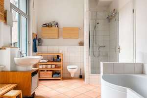 Denkmalgeschützte 5-Zimmer-Wohnung mit Balkon und attraktiven Mieteinnahmen – Die vollständige Adresse der Immobilie erhältst du vom Anbieter., 30449 Linden-Mitte, Hannover – Vorschaubild 4
