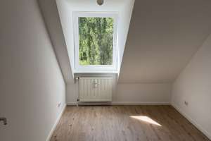 Helle 3-Zi.-DG-Wohnung mit Wohnküche und Südbalkon in Bramfeld – Wiedehopfstieg 33a, 22179 Bramfeld, Hamburg – Vorschaubild 11