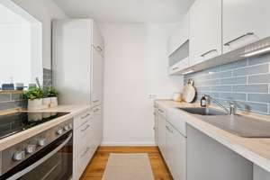 Vorne Stadt, hinten grüne Gärten - 2 Zimmer in Neckarau mit Balkon – Die vollständige Adresse der Immobilie erhältst du vom Anbieter., 68199 Neckarau, Mannheim – Vorschaubild 3