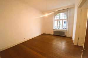 Herrliche Altbauwohnung: große Wohnküche, Original-Dielenböden, hohe Decken, top saniertes Bad – Adolfstr. 7, 53111 Nordstadt, Bonn – Vorschaubild 3