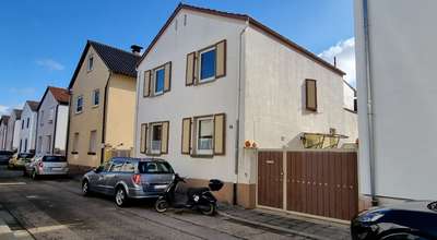 Einfamilienhaus in zentraler Lage mit Garage