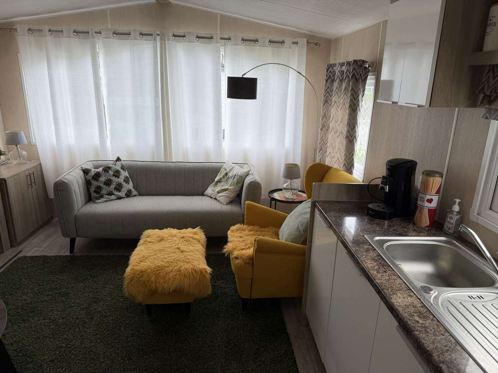 Immobilie in Schermbeck - NL !Modernes Chalet mit überdachter Terrasse und Kamin in de Veerstal Rhederlag am See - Bild 1