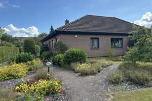 Walmdachbungalow mit 5 Zimmern und Vollkeller in bevorzugter Lage – Rendsburg-Eckernförde (Kreis) – Vorschaubild 1