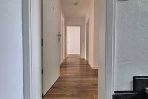 Exklusive, sanierte 3-Zimmer-Erdgeschosswohnung mit Parkettboden und Einbauküche in Bochum – Dietrich-Benking-Straße 94, 44805 Bochum – Vorschaubild 4