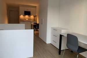 Vollmöblierte Studentenwohnung mit Einbauküche und Balkon – Pilgerhausstraße 18, 86152 Augsburg – Vorschaubild 1