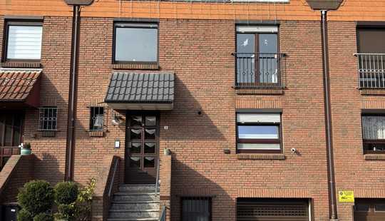 Bild von Top renoviertes Reihenmittelhaus in toller Lage - mit Tiefgarage und Garten - von Privat