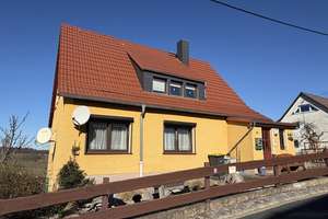 Exklusives Haus in Bestlage von Freital – 140 m², 6 Zimmer & schöner Garten mit Blick – Die vollständige Adresse der Immobilie erhältst du vom Anbieter., 1705 Freital – Vorschaubild 1