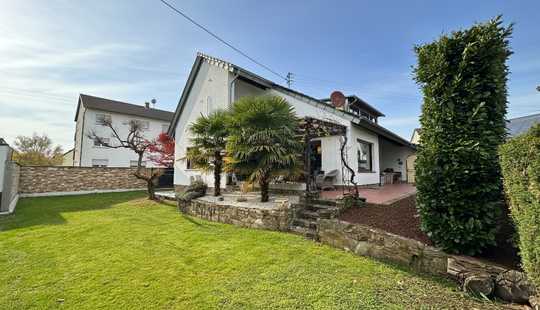 Bild von Großzügiges Einfamilienhaus mit Keller und Garten in ruhiger Lage