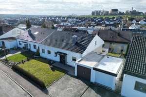 Großzügige Doppelhaushälfte mit Garten, Balkon, Sauna und Fernblick – Eichenstraße 27, 89155 Erbach – Vorschaubild 1