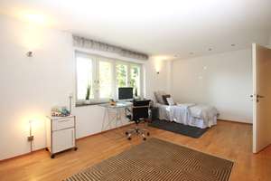 Viel Platz für die ganze Familie
EFH in Bonn-Heiderhof mit Terrassen, Garten und Garage – Die vollständige Adresse der Immobilie erhältst du vom Anbieter., 53177 Heiderhof, Bonn – Vorschaubild 26
