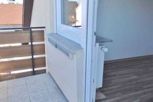 2-Zimmer-Dachgeschoß-Wohnung mit EBK und Balkon in Wernau – Wiesenweg 6, 73249 Wernau (Neckar) – Vorschaubild 4