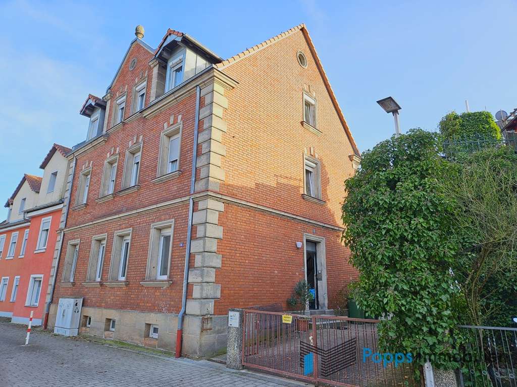 Immobilie in Zirndorf - Kapitalanlage mit Potenzial: Dreifamilienhaus mit 4 Garagen + Gewerbehalle in Zirndorf - Bild 0