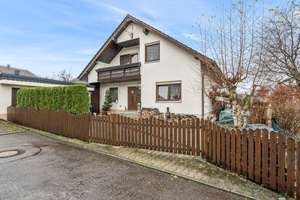 Einfamilienhaus mit Einliegerwohnung in Schlat – Die vollständige Adresse der Immobilie erhältst du vom Anbieter., 73114 Schlat – Vorschaubild 1