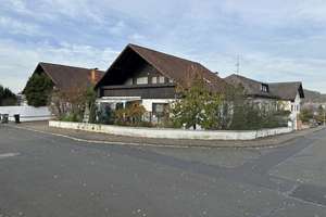 Einfamilienhaus mit Einliegerwohnung in begehrter Wohnlage von Großen Buseck – Die vollständige Adresse der Immobilie erhältst du vom Anbieter., 35418 Buseck – Vorschaubild 1