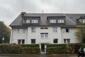 Erstbezug nach Sanierung: 2 Zi. Wohnung mit Balkon in Hamburg-Farmsen-Berne