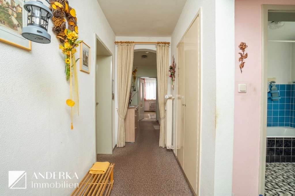 Immobilie in Burgau - Sichere Kapitalanlage: Gepflegtes 3-Parteienhaus mit solider Rendite in Top-Lage von Burgau! - Bild 1