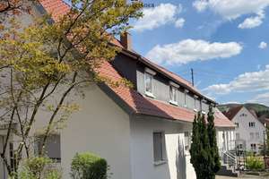 Hier bekommen Sie noch richtig Rendite
Solide Kapitalanlage in zentraler Lage – Die vollständige Adresse der Immobilie erhältst du vom Anbieter., 72661 Grafenberg – Vorschaubild 1
