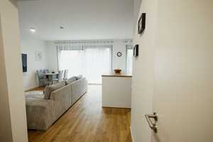 MODERNES TOWNHOUSE AUF 3 ETAGEN MIT 4 ZIMMERN, 2 BÄDERN & STYLISCHER WOHNKÜCHE – Konrad-Wolf-Straße 90a, 13055 Berlin – Vorschaubild 7