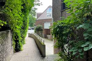 Traumlage! Helle Maisonette Wohnung mit Stellplatz in Niederkassel!
Selber einziehen oder vermieten – Die vollständige Adresse der Immobilie erhältst du vom Anbieter., 40547 Oberkassel, Düsseldorf – Vorschaubild 20