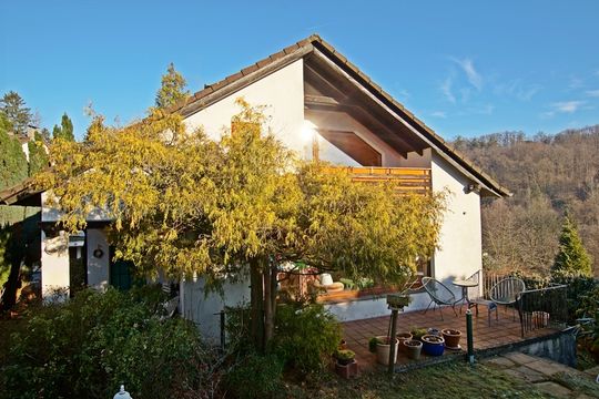Die perfekte Harmonie: Wohnzimmerlampen und Farbgestaltung gekonnt kombinieren